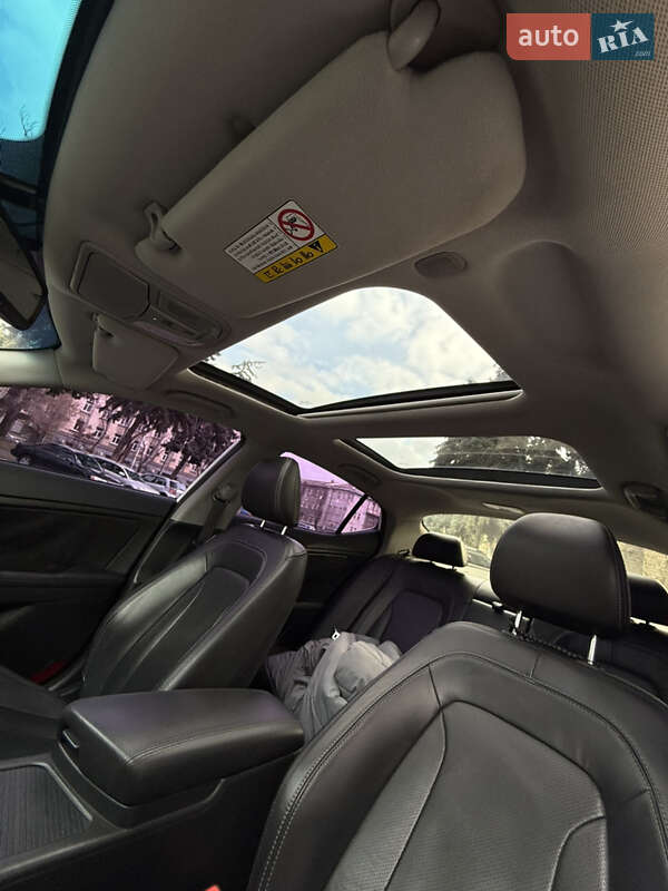 Седан Kia K5 2010 в Одессе