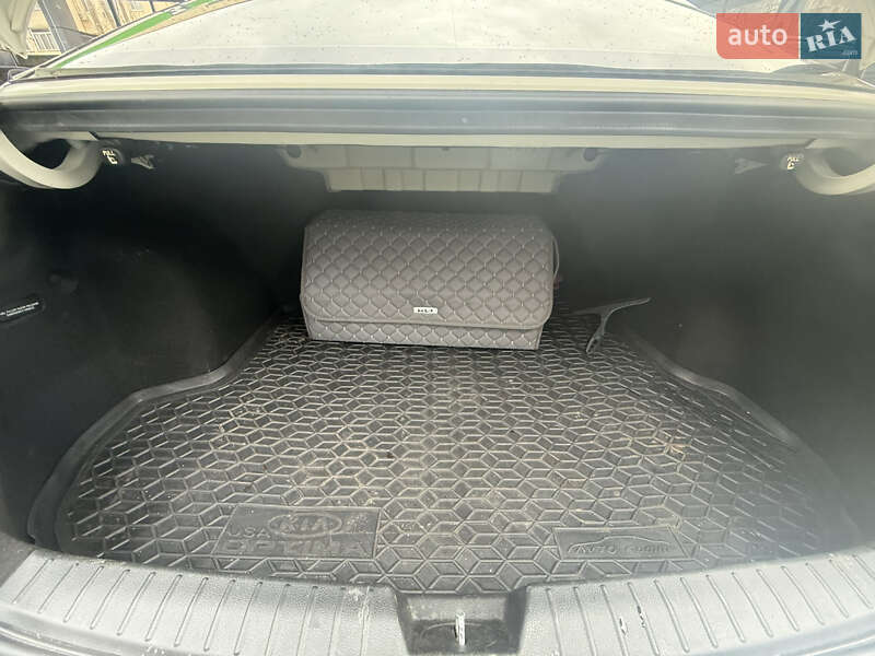 Седан Kia K5 2010 в Одессе