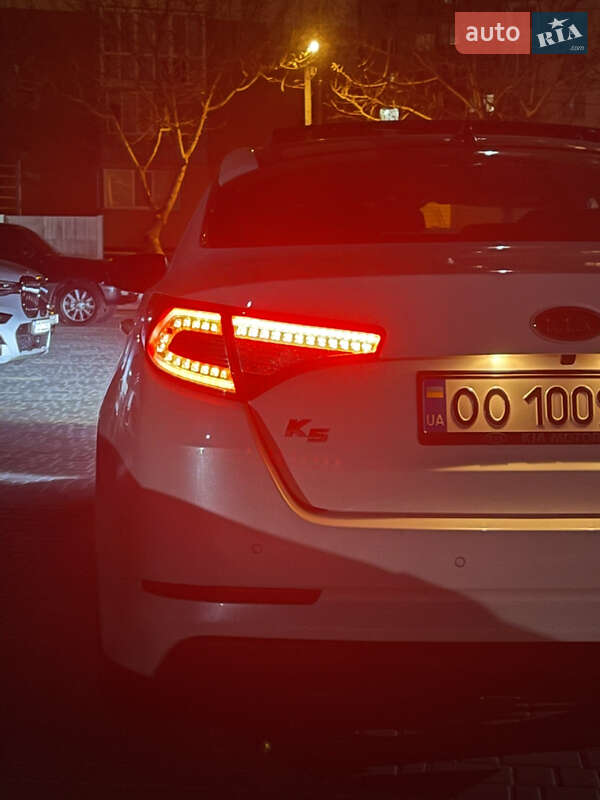 Седан Kia K5 2010 в Одессе