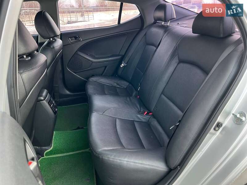 Седан Kia K5 2014 в Киеве