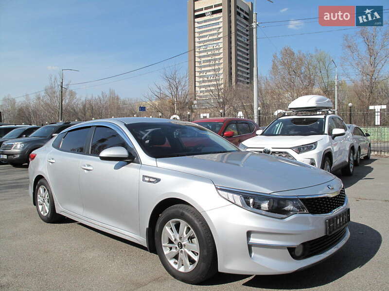 Седан Kia K5 2017 в Киеве