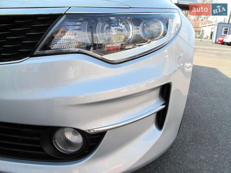 Седан Kia K5 2017 в Киеве