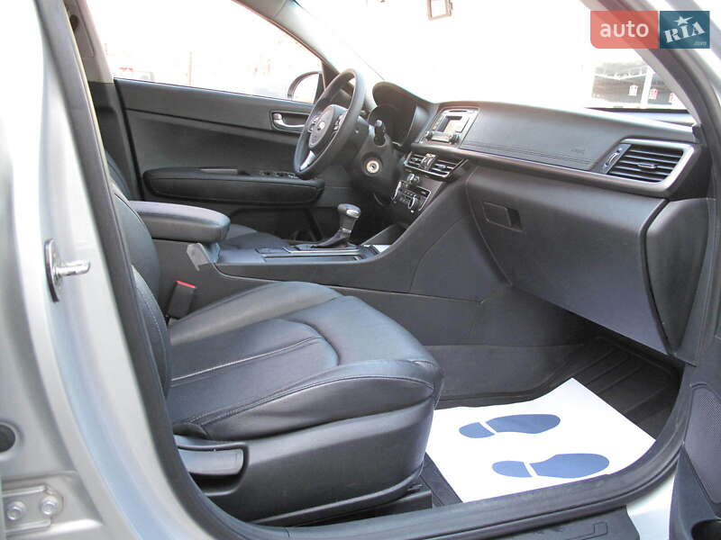 Седан Kia K5 2017 в Киеве