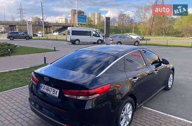 Седан Kia K5 2015 в 