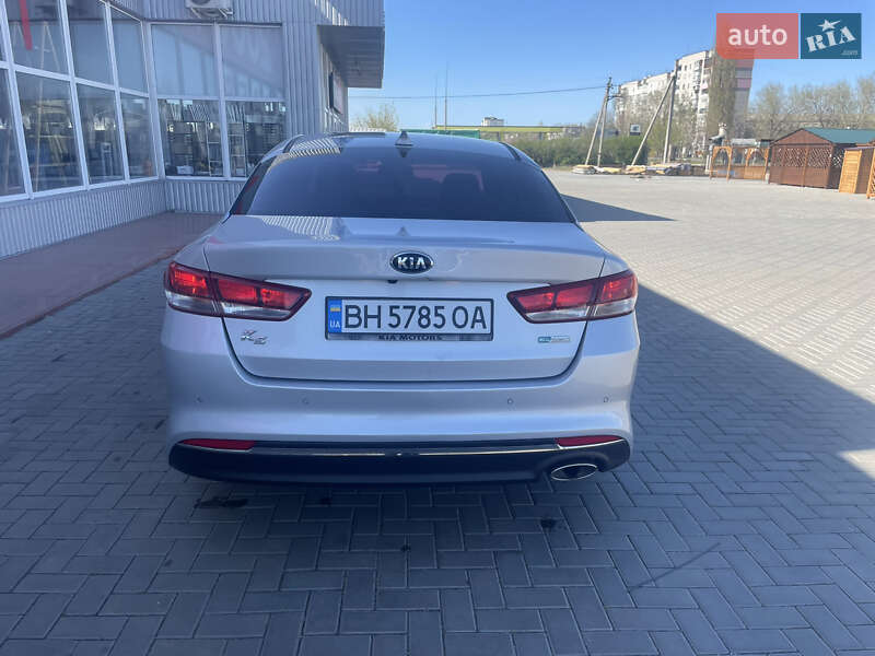 Седан Kia K5 2016 в Одессе