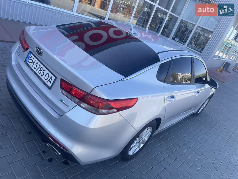 Седан Kia K5 2016 в Одессе