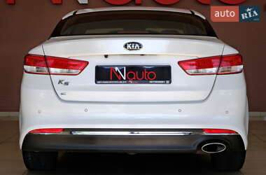 Седан Kia K5 2017 в 