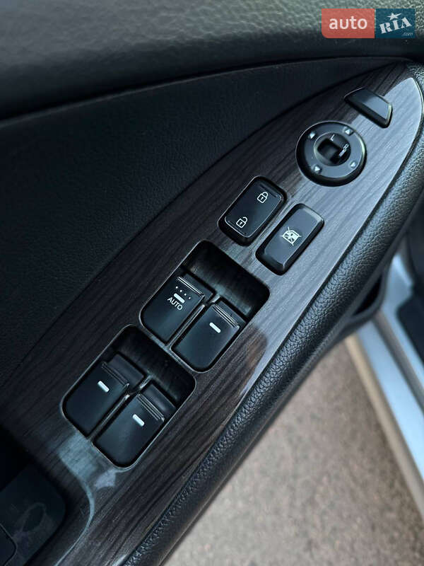 Седан Kia K5 2013 в Києві