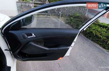 Седан Kia K5 2011 в 
