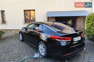 Седан Kia K5 2015 в 