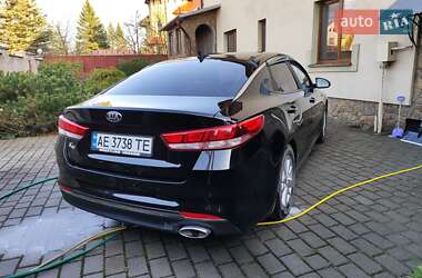 Седан Kia K5 2015 в 