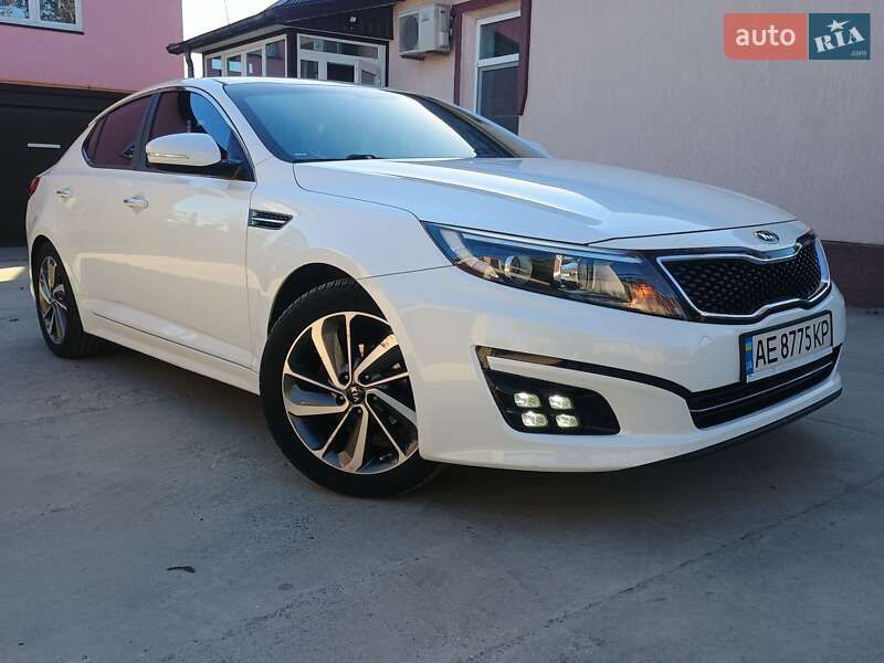 Седан Kia K5 2014 в Дніпрі