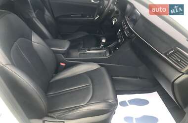 Седан Kia K5 2017 в 