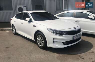 Седан Kia K5 2017 в 