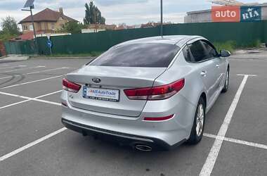 Седан Kia K5 2017 в 