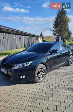 Седан Kia K5 2015 в Львове