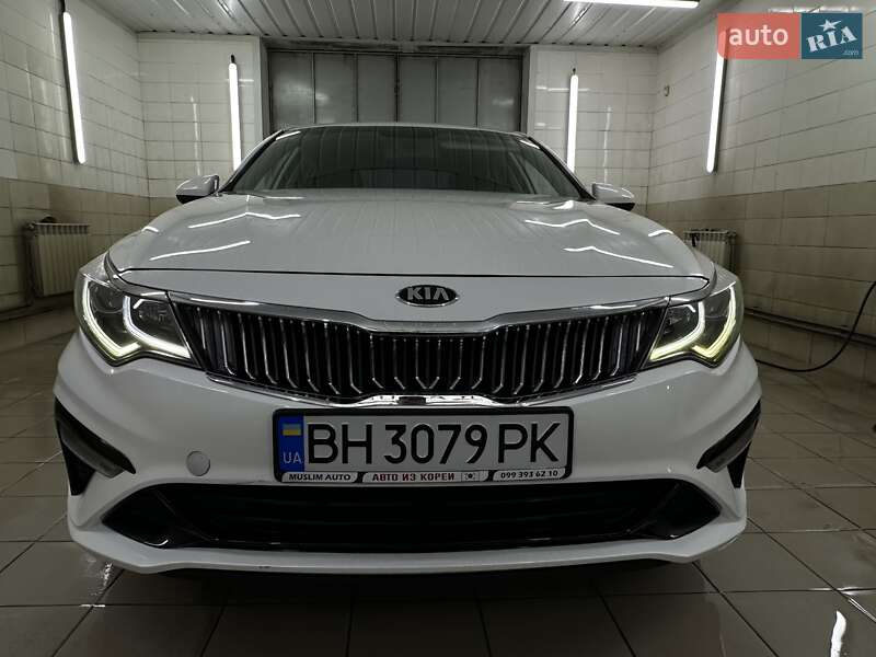 Седан Kia K5 2018 в 
