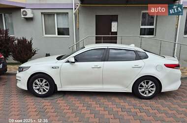 Седан Kia K5 2016 в Киеве
