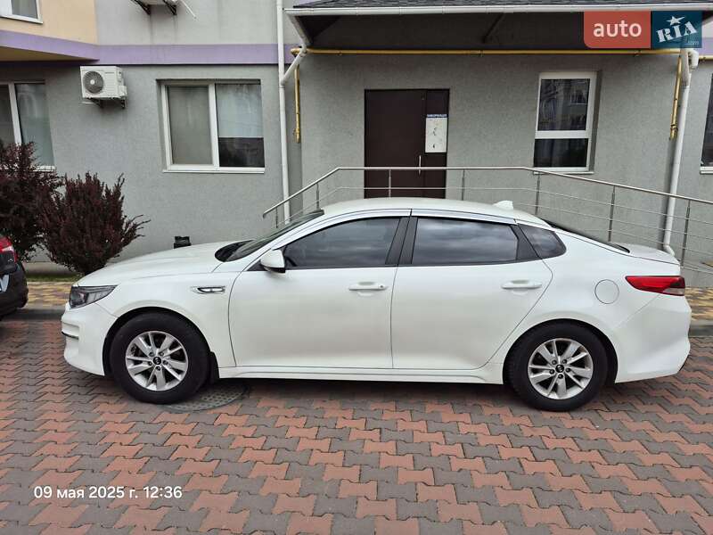 Седан Kia K5 2016 в 