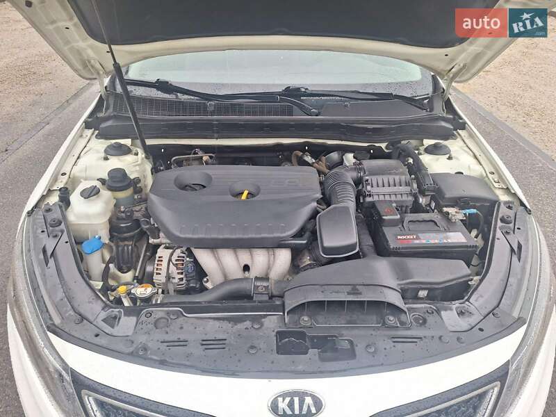 Седан Kia K5 2015 в Дніпрі
