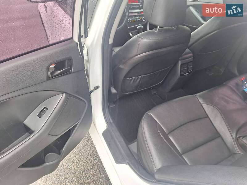 Седан Kia K5 2015 в Дніпрі