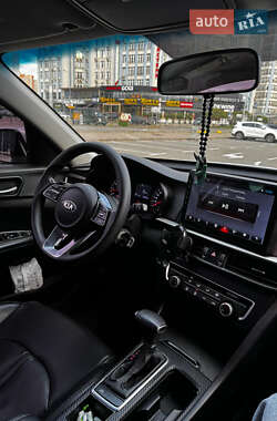 Седан Kia K5 2018 в 