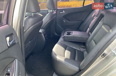 Седан Kia K5 2013 в 