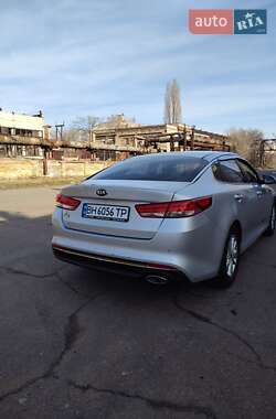 Седан Kia K5 2017 в 
