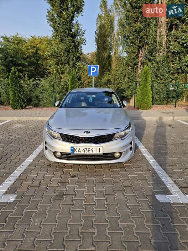 Седан Kia K5 2016 в Киеве