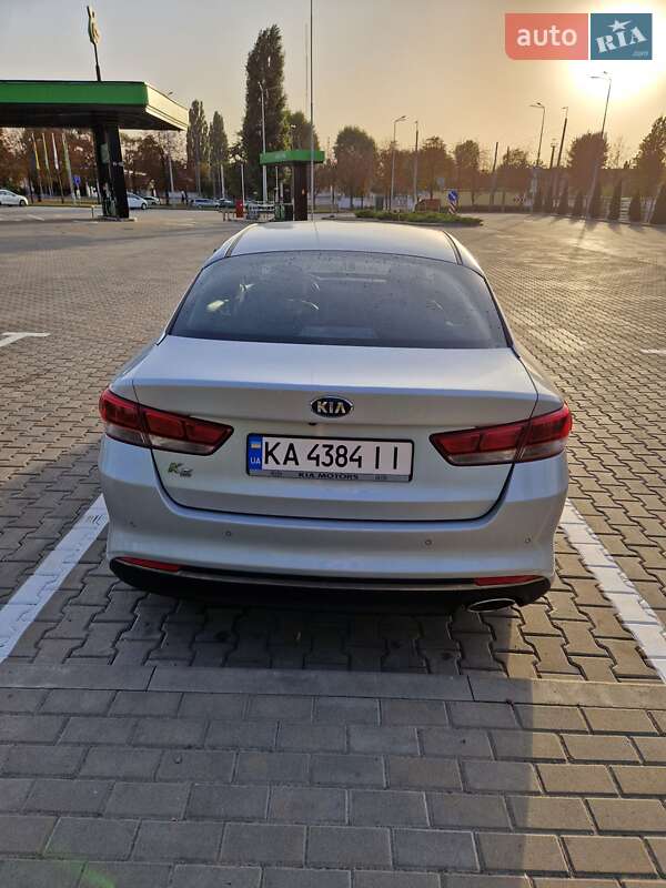 Седан Kia K5 2016 в Киеве