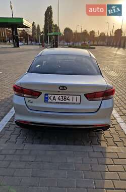 Седан Kia K5 2016 в 