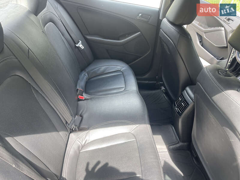 Седан Kia K5 2013 в Харкові