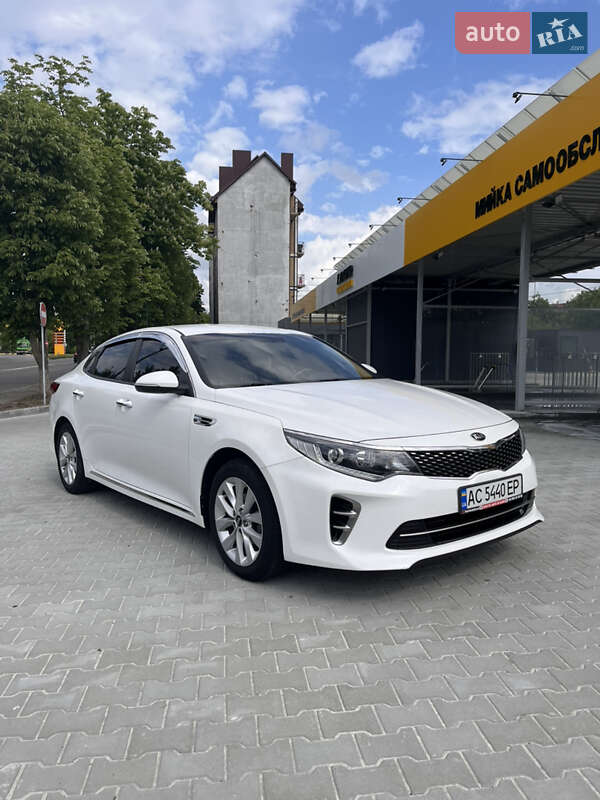 Седан Kia K5 2016 в Луцке