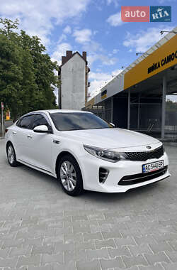 Седан Kia K5 2016 в 