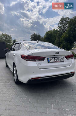 Седан Kia K5 2016 в 