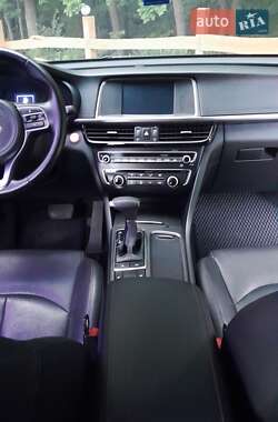 Седан Kia K5 2016 в 