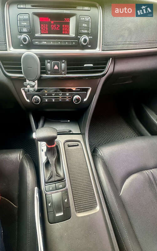 Седан Kia K5 2016 в Киеве