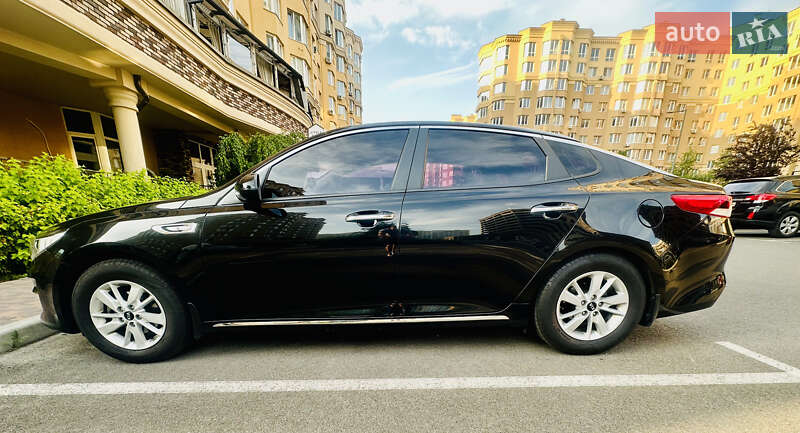 Седан Kia K5 2016 в Киеве