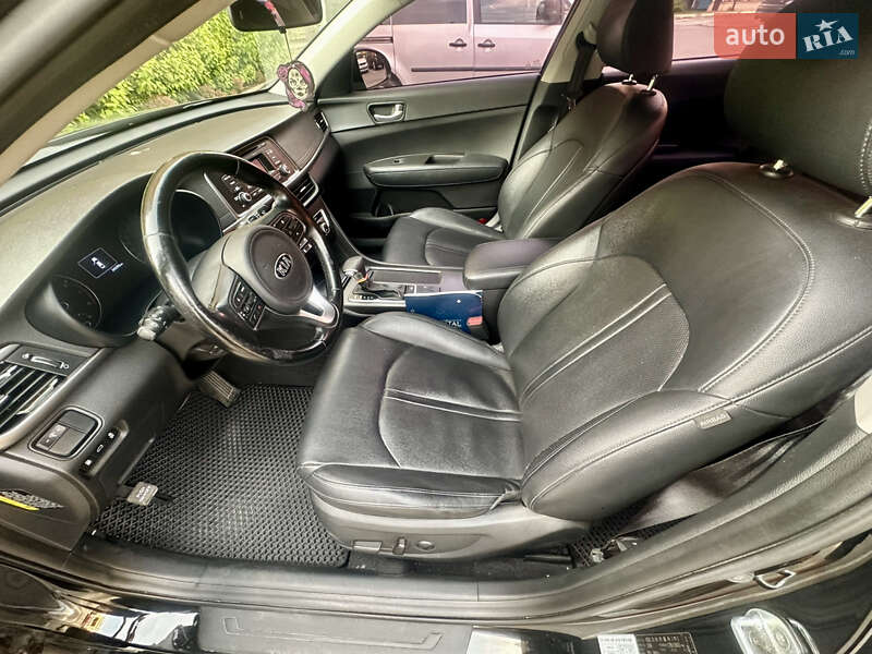 Седан Kia K5 2016 в Киеве