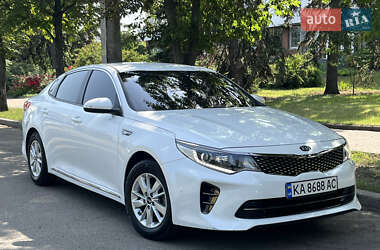 Седан Kia K5 2017 в 