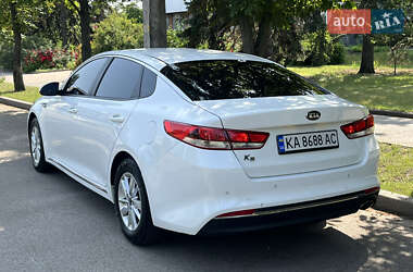 Седан Kia K5 2017 в 