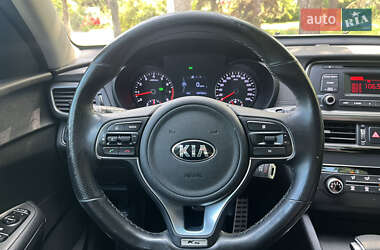 Седан Kia K5 2017 в 