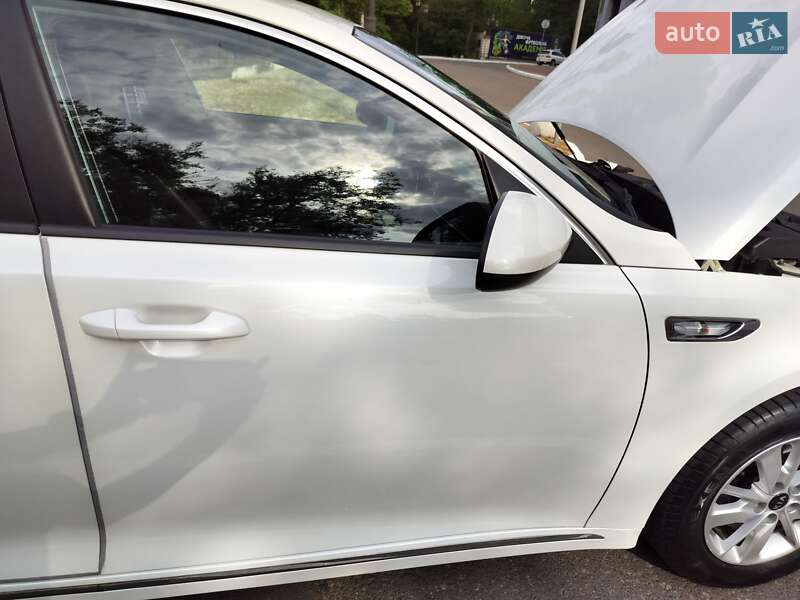 Седан Kia K5 2016 в Одессе