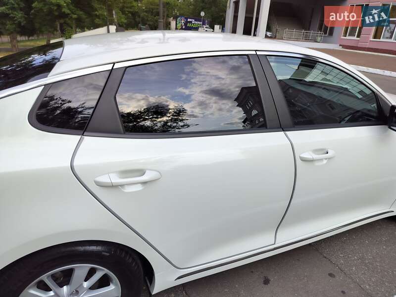 Седан Kia K5 2016 в Одессе