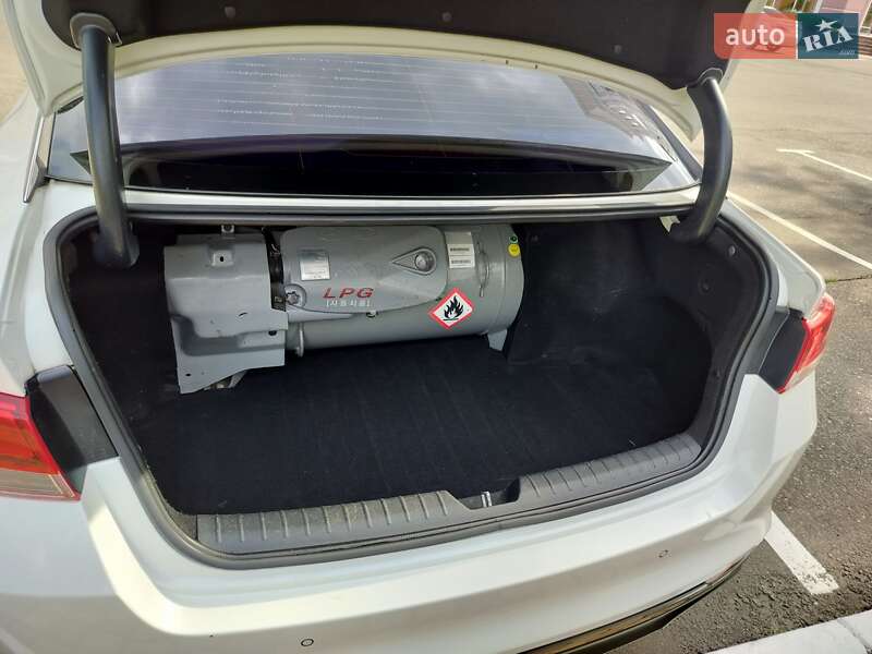 Седан Kia K5 2016 в Одессе