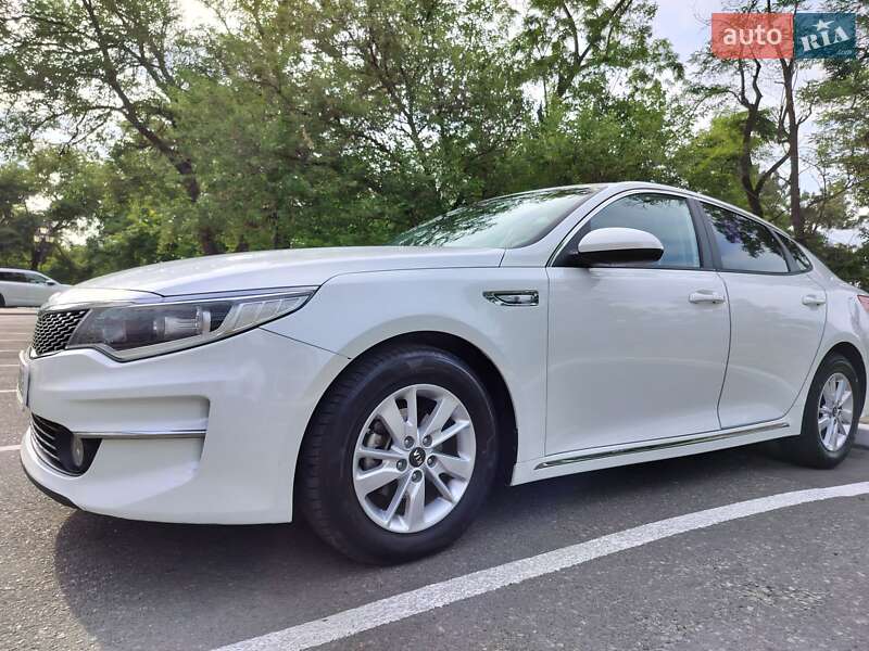 Седан Kia K5 2016 в Одессе