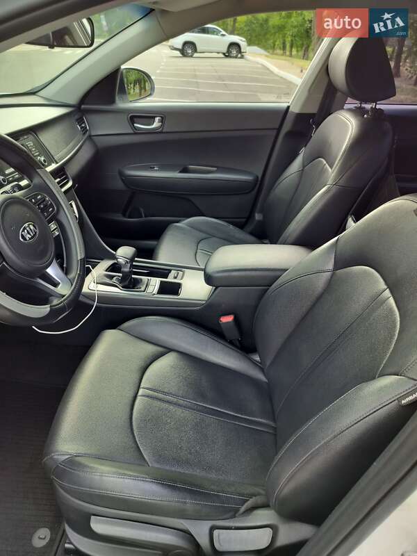 Седан Kia K5 2016 в Одессе