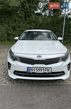 Седан Kia K5 2015 в Измаиле