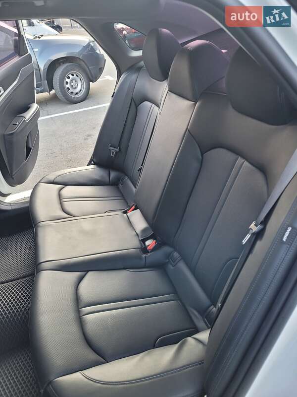 Седан Kia K5 2020 в Киеве