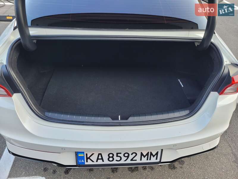 Седан Kia K5 2020 в Киеве